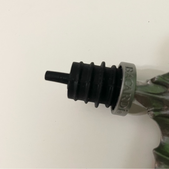 Bacardi Rum Gothic Bat Liquor Bottle Spout Pourer Stopper Top Metal Pewter Bar - Picture 13 of 16